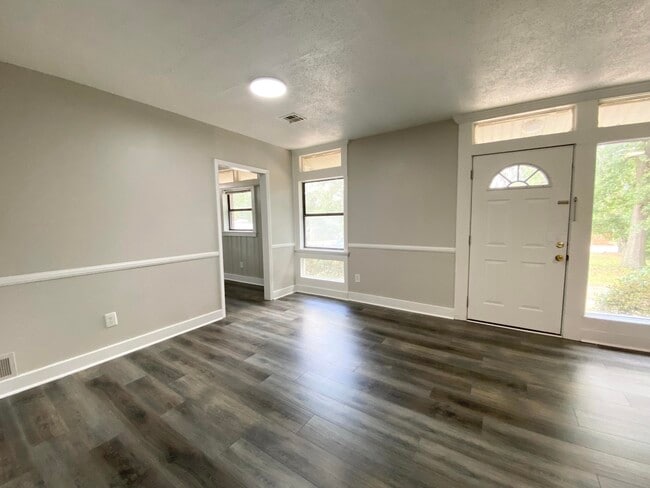 Photo - 2140 Silverdale Rd