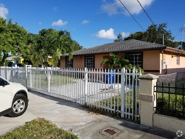 Building Photo - 1262 NW 71st Terrace Rental