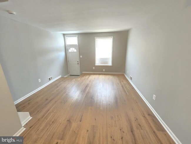 Building Photo - 1207 E Lanvale St Rental