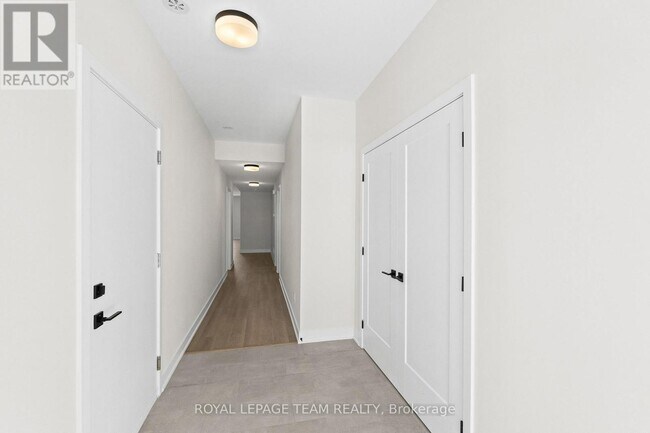 Photo - 1136 Moore St