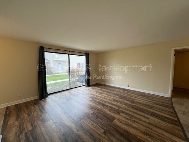 Photo - 37 Tonset Ct