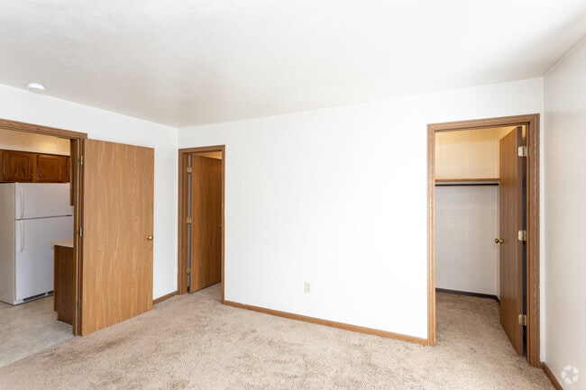 1BR, 1BA - 650 SF