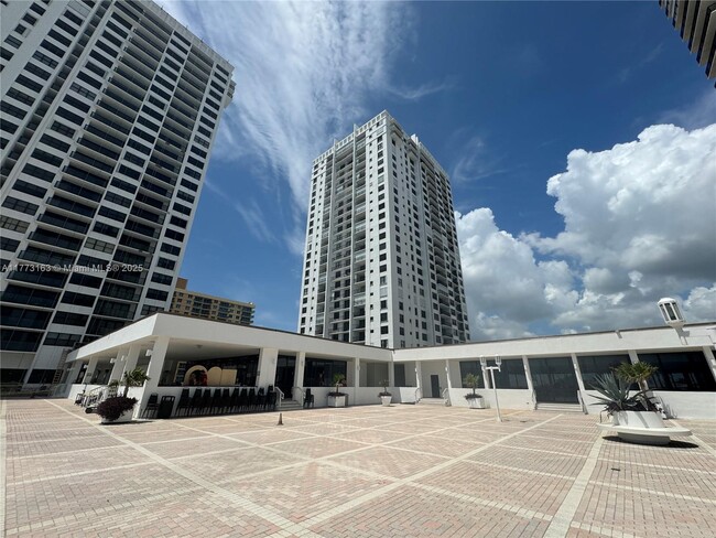 Building Photo - 2401 S Ocean Dr Unit 702 Rental