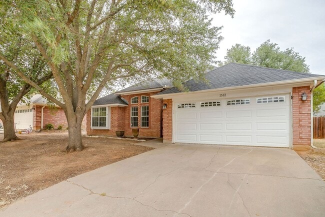 Photo - 1512 Clover Ln