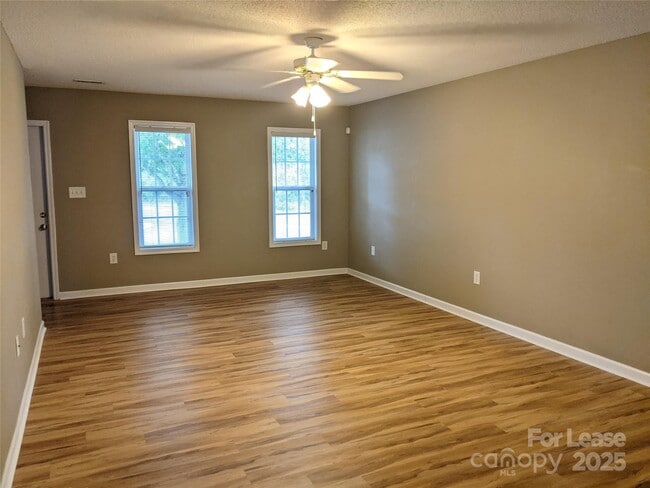 Photo - 140 Locomotive Ln