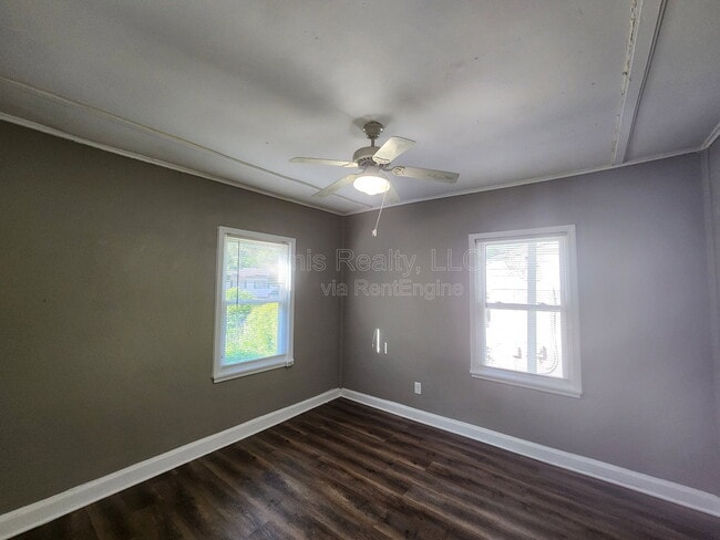 Photo - 261 Victory Dr SE