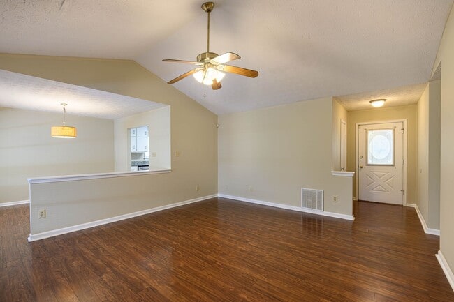 Photo - 3bd/2ba Updated Ranch. Close to Everything.