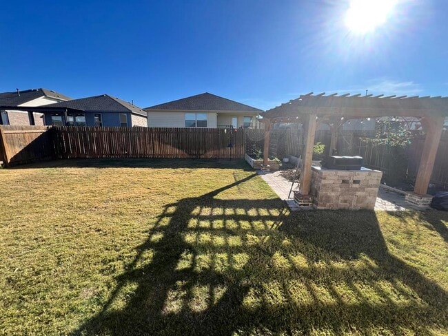 Photo - 528 Elm Green St