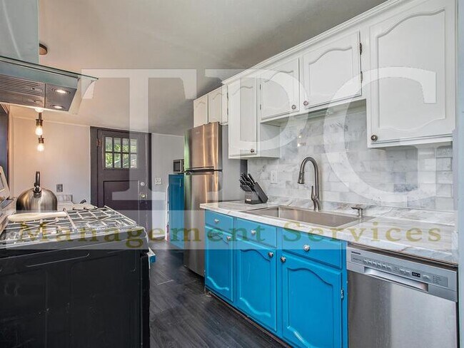 Photo - 708 W 75th Terrace
