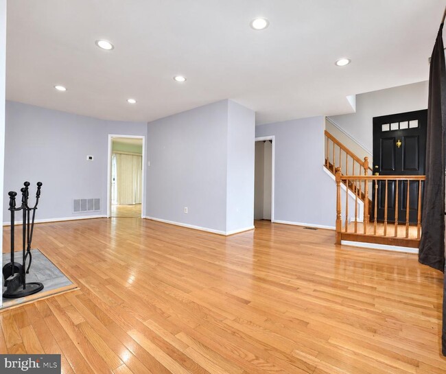 604 Hillary Ct