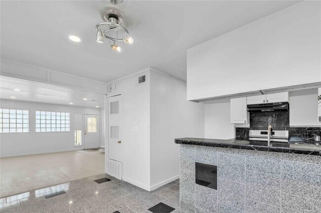 Photo - 5210 Woodrow Ave