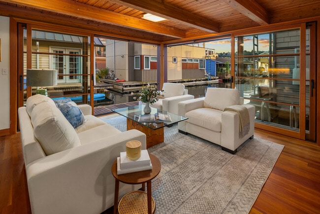 Photo - 2339 Fairview Ave E