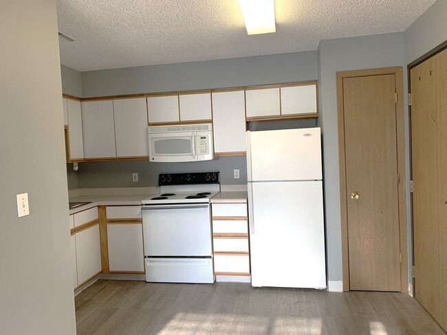 Photo - 930 A Boston Way