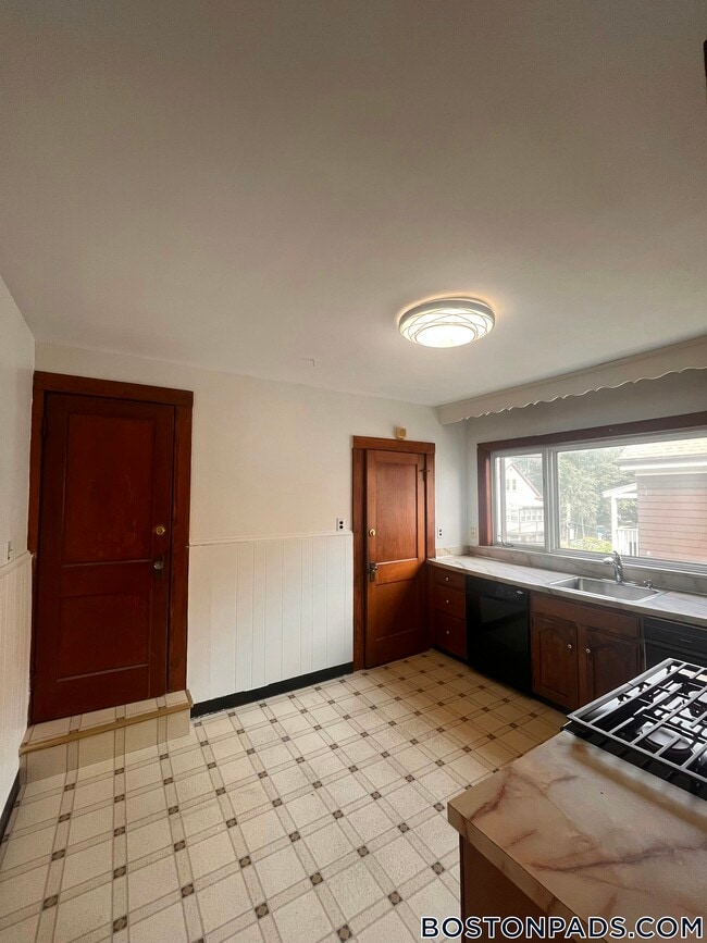 Photo - 468-470 Gallivan Boulevard Unit 2