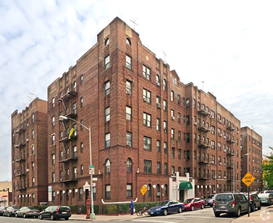801 E 10th St - 801 E 10th St Apartments