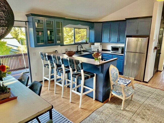 Photo - 608 Sparkes Rd Condo