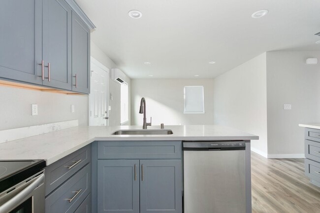 Photo - 927 S Cushman Ave Unidad Back House