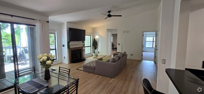 Building Photo - 448 Deerwood St Unit 8F Rental