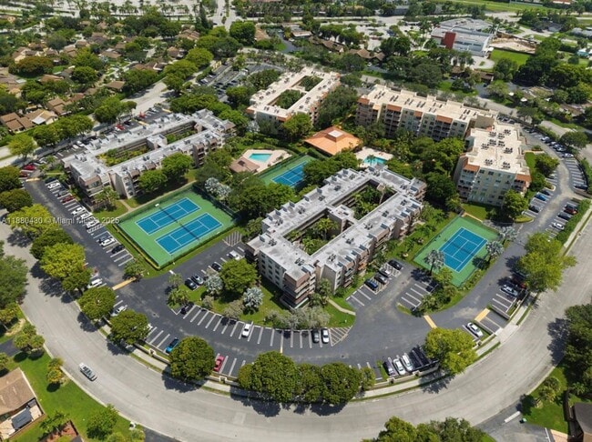 Building Photo - 13020 SW 92nd Ave Unit A210