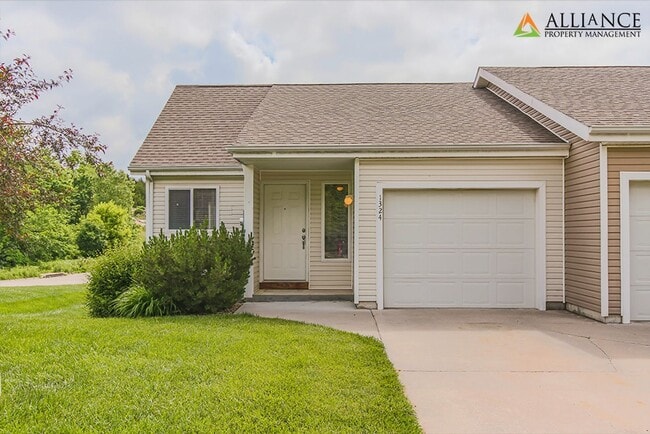 Building Photo - Balcony & Walkout Basement!