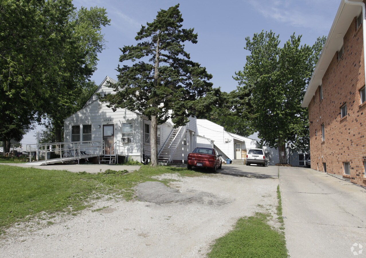 Photo - 1700 N 73rd St