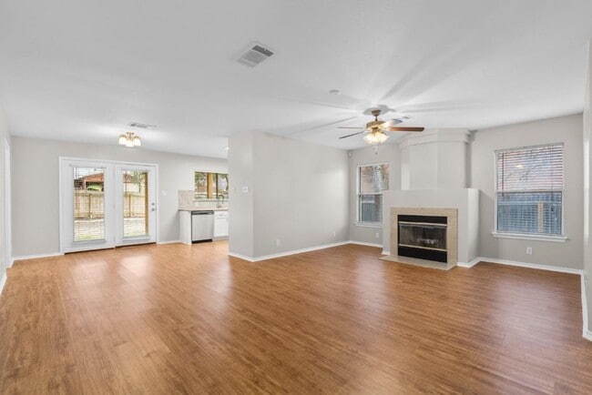 Photo - 905 Lodosa Dr