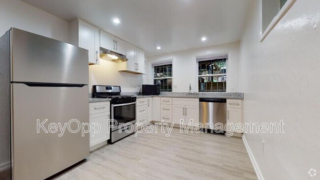 Building Photo - 180 Stanyan St Rental