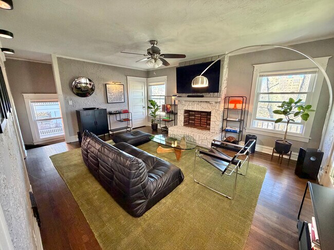 Photo - 3836 Wyandotte St