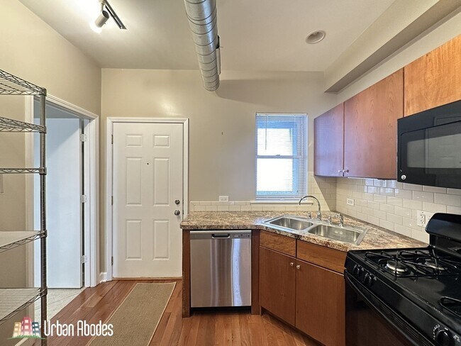 Photo - 674 N Orleans St Unit M08R