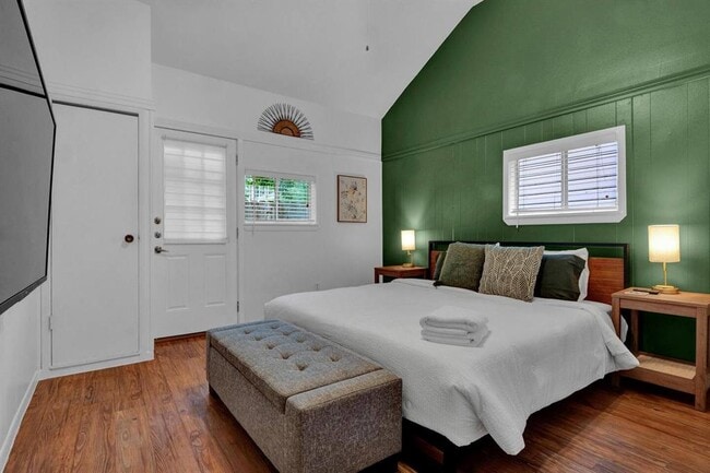 Photo - 211 Lessin Ln