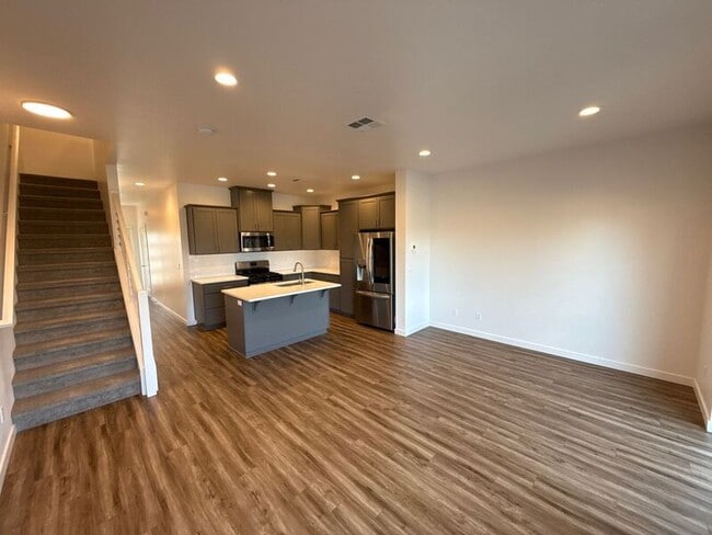 Photo - 5913 Blue River Dr SE