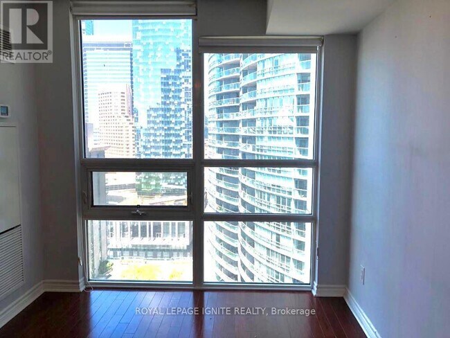 Photo - 19 Grand Trunk Crescent Unité 2202