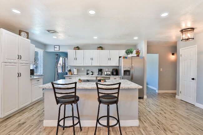 242 W Jasmine St
