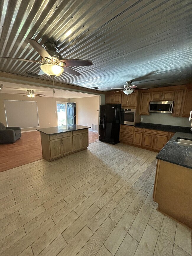 Photo - 307 Spring Ln