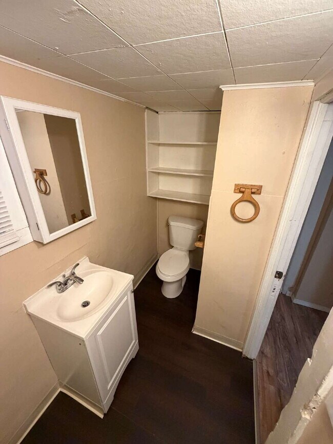 Photo - 12 Hutchins St Unit Lower