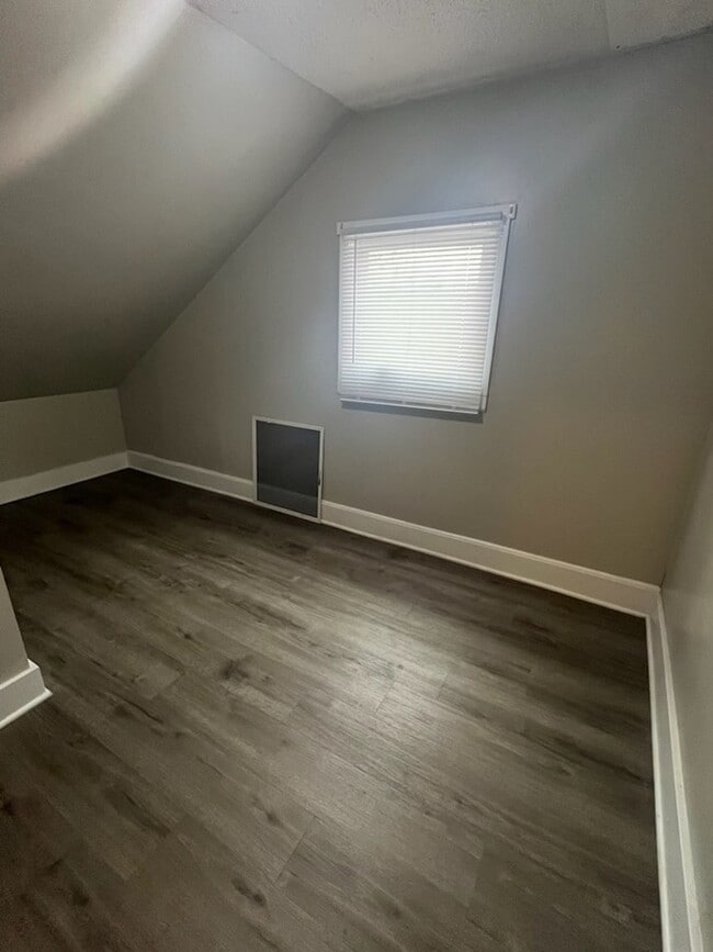 Photo - 710 Watson St SW