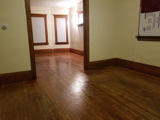 Photo - 720 W 9th St