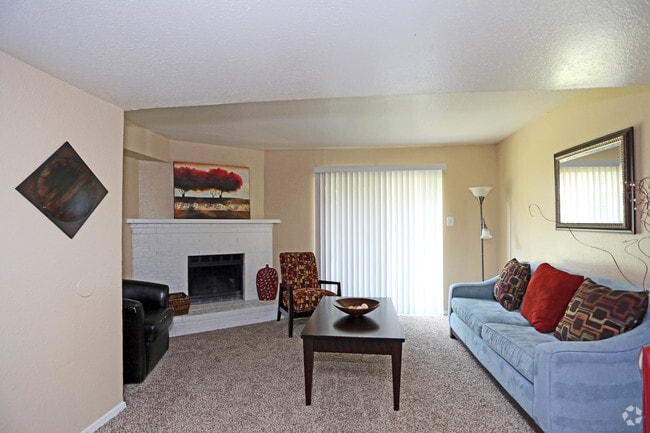 2Bd/1.5Bath Town Home - Williamsburg Apartments