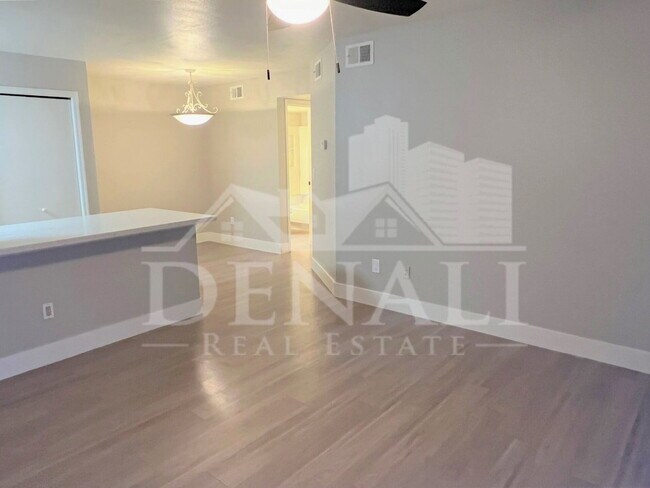 533 W Guadalupe Rd