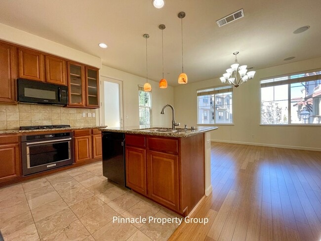 Photo - 500 Brisa Suave Common