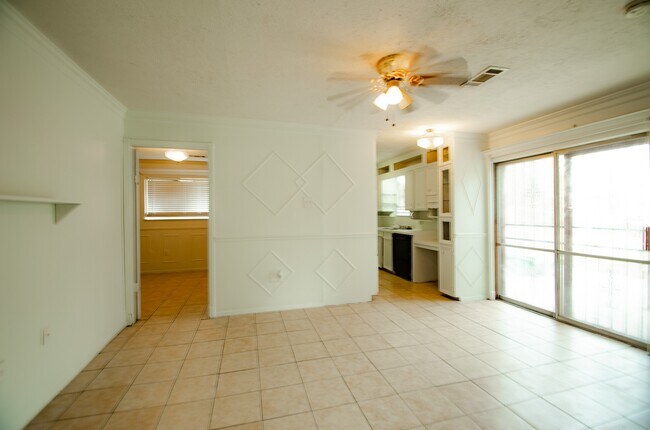 Photo - 8937 Etta St