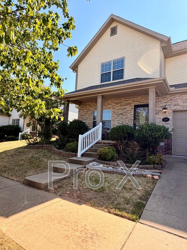 Building Photo - 1500 NE Dysart Woods Ln