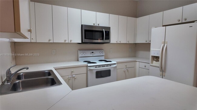 Building Photo - 374 NE 27th Ave Rental