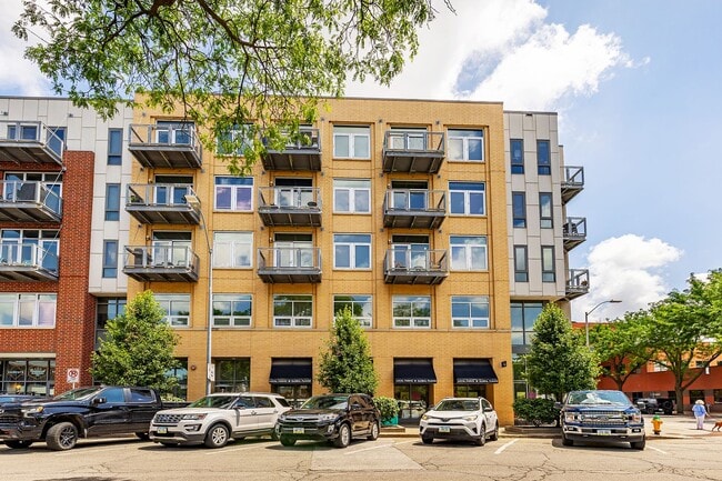 Building Photo - 309 E 5th St Unit 404