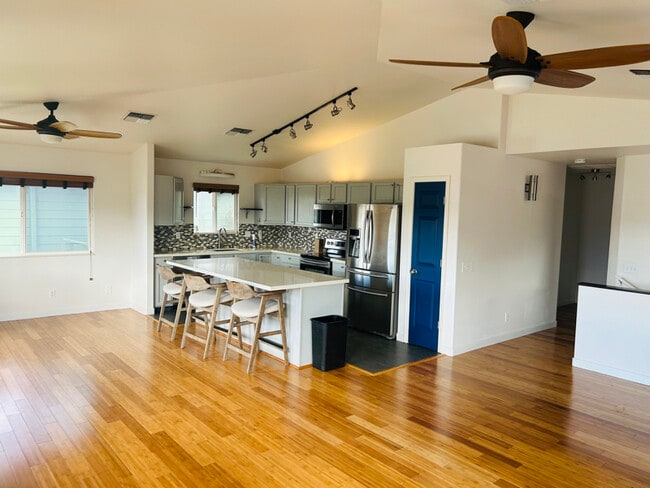 Photo - 46 Laumakani Loop