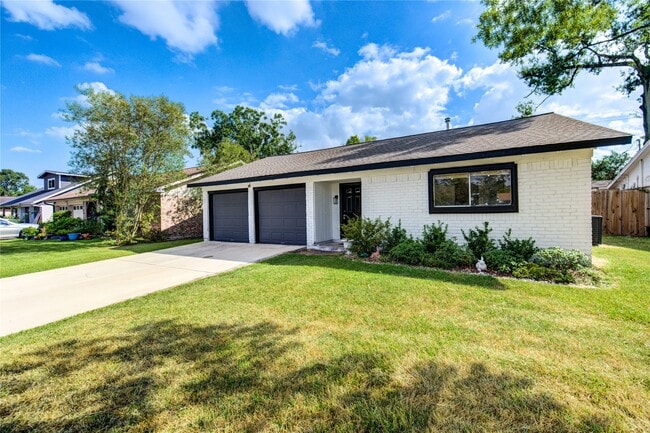 Photo - 7838 Royalwood Dr