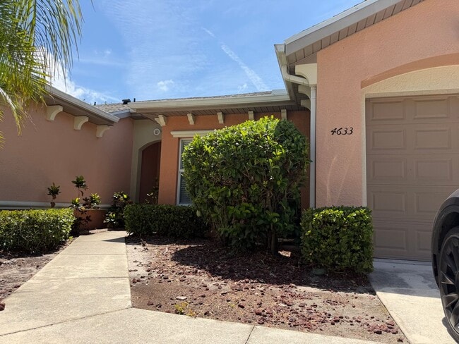 Photo - Beautiful 3 room /2.5 bath Gated Community W/ Pool Close to the Skyway