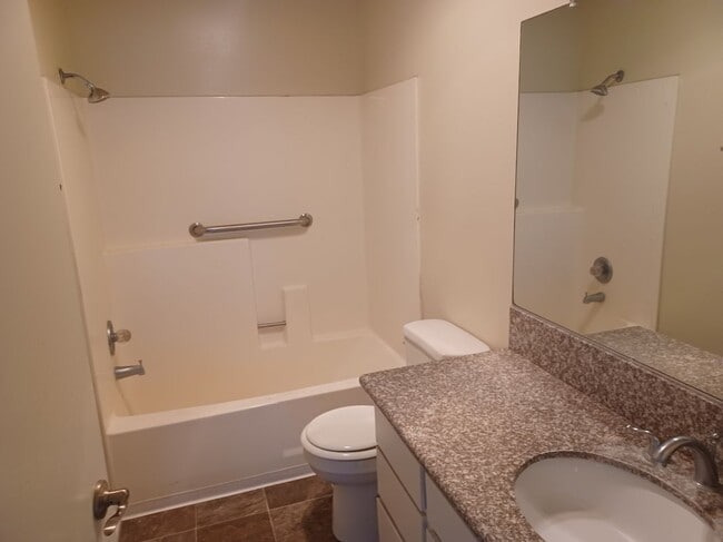 Photo - 1920 Peyton Ave Unit 203