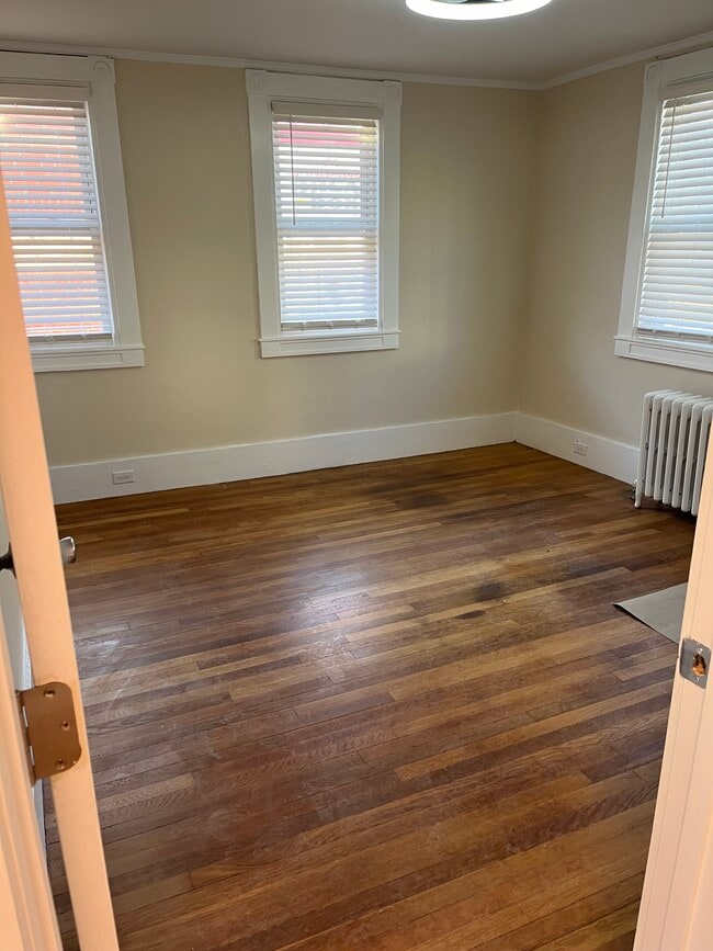 Photo - 450 Islington St Unidad West End