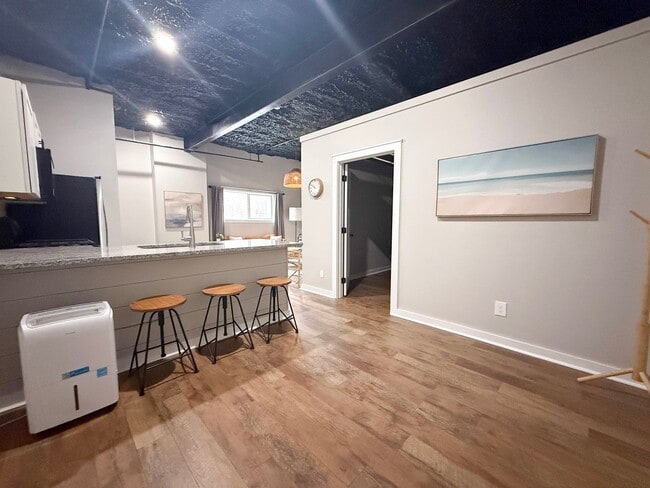 Building Photo - 209 S Church St Unit 209 S Church St -  A4